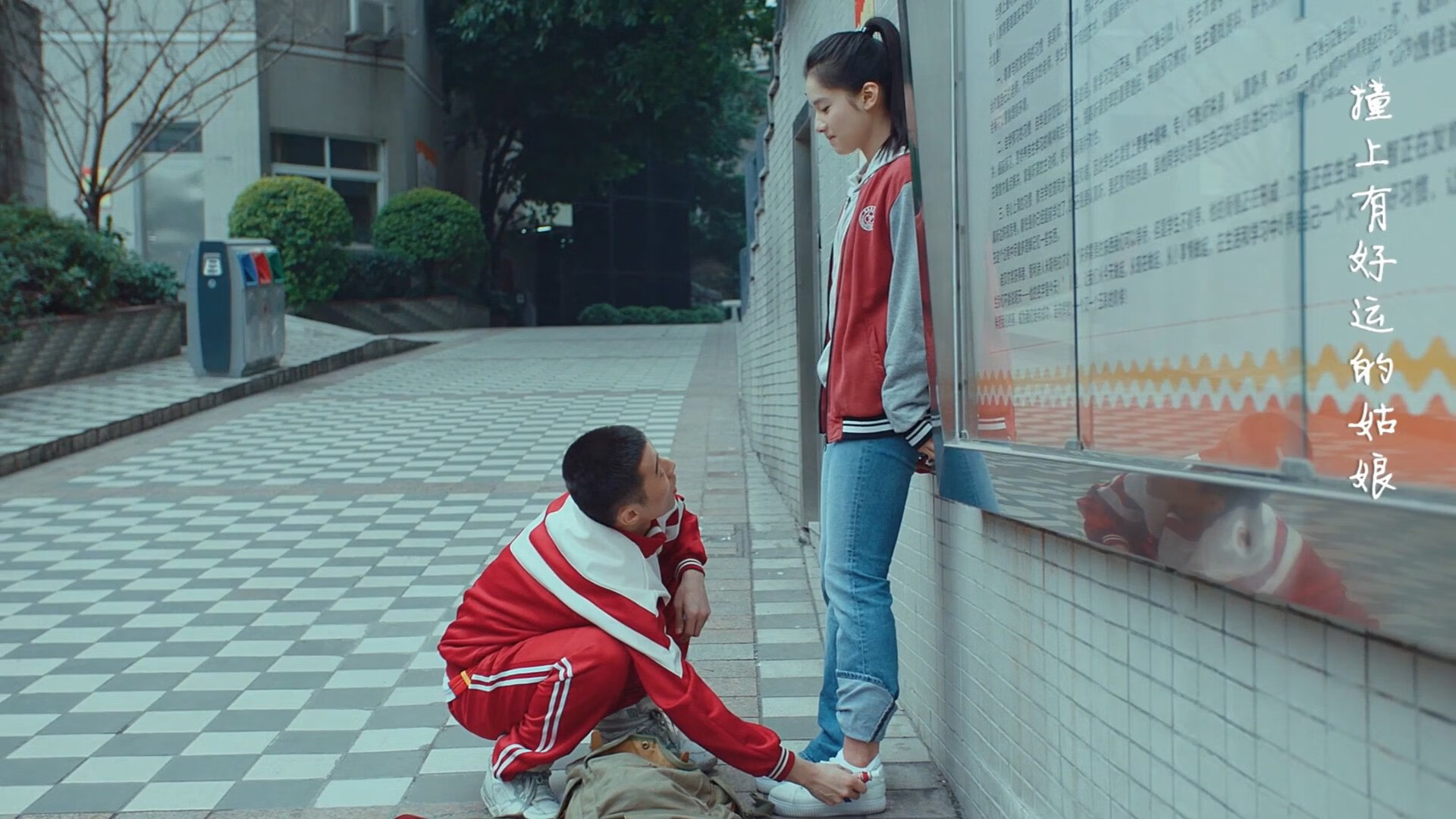 “水上救生:三叉湖游泳馆选手英勇救援,瞬间成焦点”